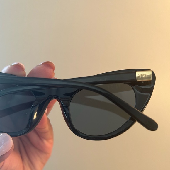 Black Cat Eye Sunnies - Picture 4 of 6